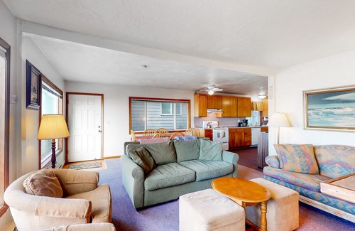 Rockaway Beach House | Oceanfront Home w/Great Ocean View, Deck, Fireplace, Beach Access - 2 Dogs OK