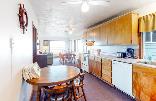 Rockaway Beach House | Oceanfront Home w/Great Ocean View, Deck, Fireplace, Beach Access - 2 Dogs OK