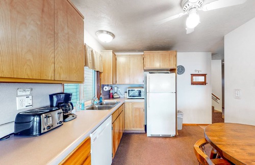 Rockaway Beach House | Oceanfront Home w/Great Ocean View, Deck, Fireplace, Beach Access - 2 Dogs OK
