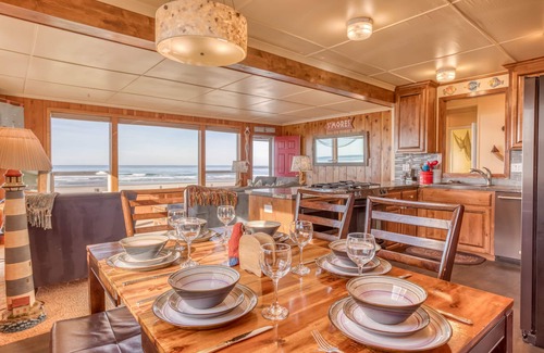 Roads End House | Oceanfront Home w/Ocean View Hot Tub & Easy Beach Access!
