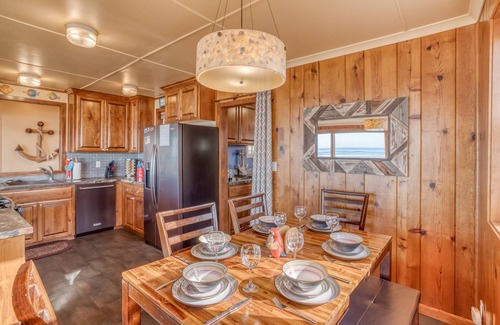 Roads End House | Oceanfront Home w/Ocean View Hot Tub & Easy Beach Access!