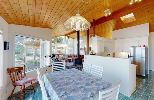 Oceanside House | Oceanfront home w/WiFi, two balconies & lovely views - dogs are welcome