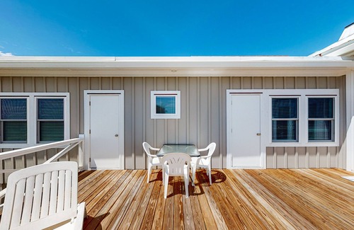 Edisto Island House | Oceanfront home with beach access, great ocean view, deck, screened porch, WiFi