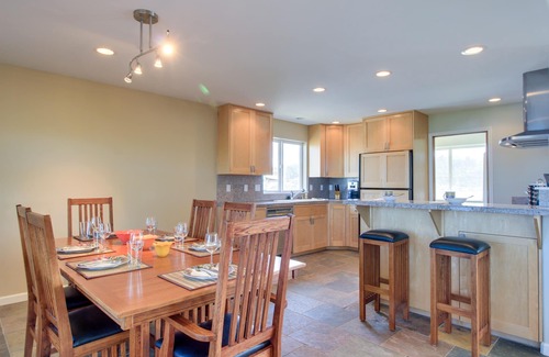 Bayshore House | Oceanfront Home with Bay Views, Free WiFi, Gas Grill & Gas Fireplace