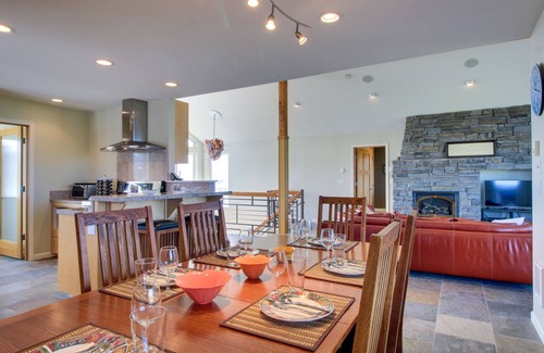 Bayshore House | Oceanfront Home with Bay Views, Free WiFi, Gas Grill & Gas Fireplace