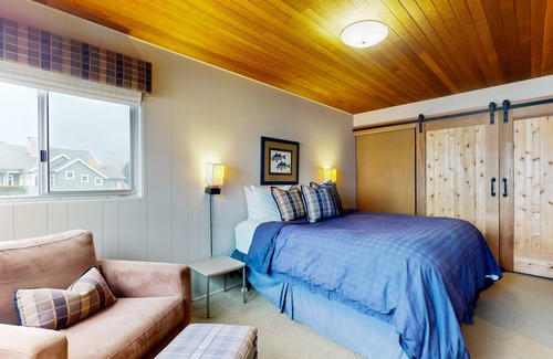 Freeland House | Oceanfront home with ocean views, beach access, large deck, fireplace, & W/D