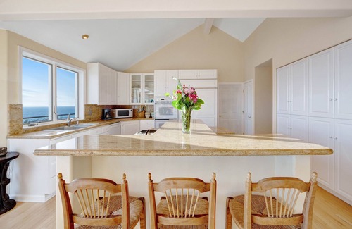 Gualala House | Oceanfront home with private hot tub, views, & close beach access