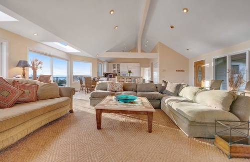 Gualala House | Oceanfront home with private hot tub, views, & close beach access