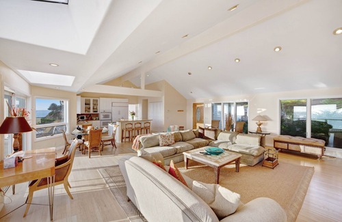 Gualala House | Oceanfront home with private hot tub, views, & close beach access