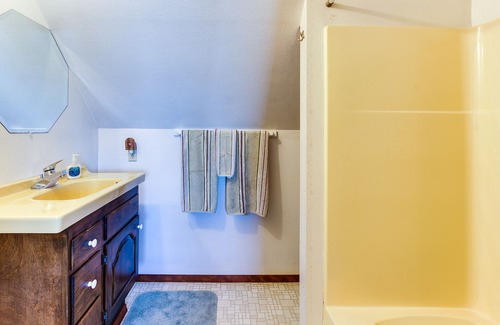 Yachats House | Oceanfront home with tidepools in the yard - short drive to the sand
