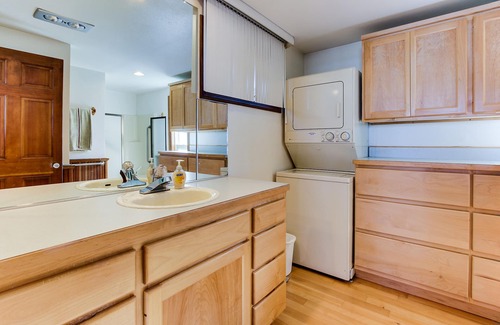 Yachats House | Oceanfront home with tidepools in the yard - short drive to the sand