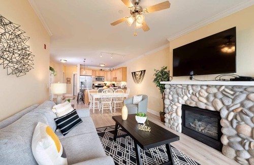 Lincoln City Condo | Oceanfront, Hot Tub, Onsite Pool | Flying Kites