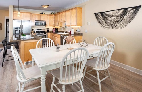 Lincoln City Condo | Oceanfront, Hot Tub, Onsite Pool | Flying Kites