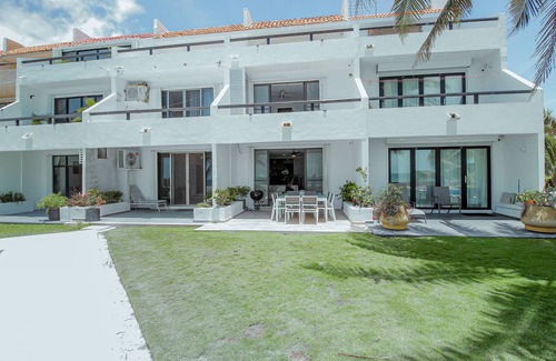 Puerto Juarez House | Oceanfront house in Cancun with private pier