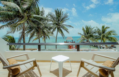 Puerto Juarez House | Oceanfront house in Cancun with private pier