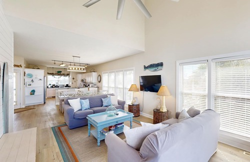Edisto Island House | Oceanfront house with ocean views & beach access - near dining & golf