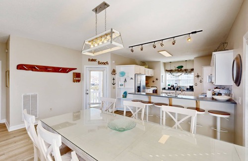 Edisto Island House | Oceanfront house with ocean views & beach access - near dining & golf