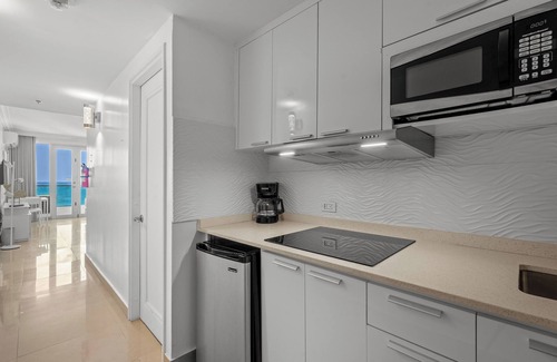 Puerta de Tierra Apartment | Oceanfront | In Old San Juan | Hot Tub | Balcony With Vistas