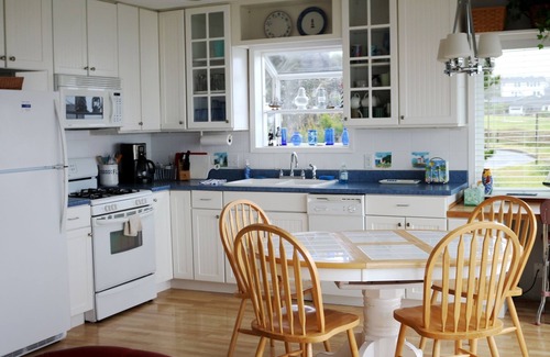 Roads End House | Oceanfront in Roads End - Spectacular Views! 4 Bedroom - With Hot Tub