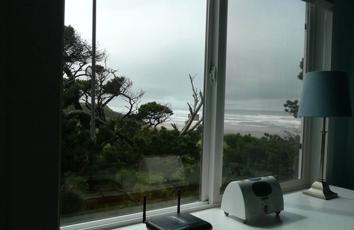 Roads End House | Oceanfront in Roads End - Spectacular Views! 4 Bedroom - With Hot Tub
