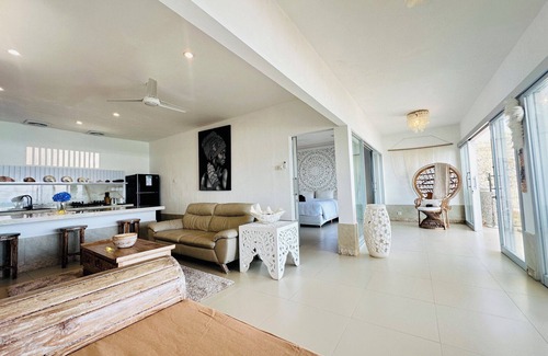 Candi Dasa Villa | Oceanfront | Infinity Pool | Spacious | Amethyst