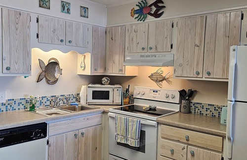 North Myrtle Beach Condo | OCEANFRONT & ISLAND VIEW SPECIAL 30% off Sept.