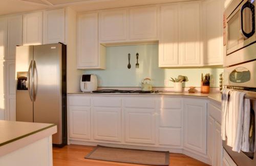 Kenai Villa | Oceanfront Kenai Villa with Fireplace and Deck