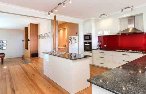 Mount Martha House | OCEANFRONT | Kids Pet Friendly | Pool Spa Bar Gym