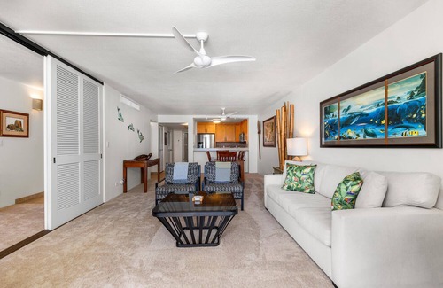 Kailua-Kona Condo | Oceanfront Kona By the Sea 2-Bedroom Retreat with Central A/C