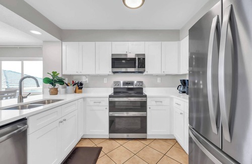 Windy Hill Condo | Oceanfront Luxury Top Location Lazy River Pool Grills