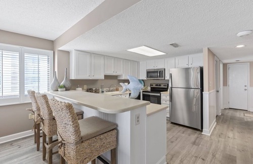 Cherry Grove Beach Condo | Oceanfront Luxury 3BR/2BA End Unit with Pool, Fitness Room and Hot Tubs.