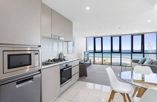 Surfers Paradise Apartment | Oceanfront Living at Rhapsody - Modern 1B Apt.