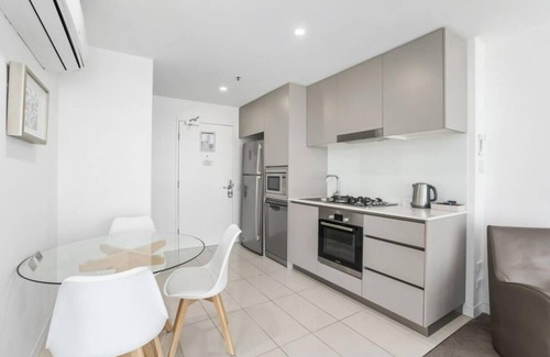 Surfers Paradise Apartment | Oceanfront Living at Rhapsody - Modern 1B Apt.