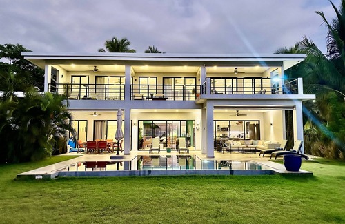 Potrero Villa | Oceanfront Luxury Villa on Potrero Beach – 7 Bedrooms, 8 Baths (All En-Suite)