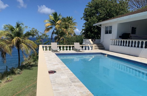 Olveston Villa | Oceanfront luxury - 4 beds, AC, 3 bedrooms, king bed, WiFi, gated