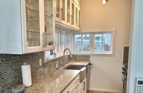 Ocean Beach House | OCEANFRONT Luxury 5 Bedroom house, Heated Pool, Jacuzzi. Sleeps 12