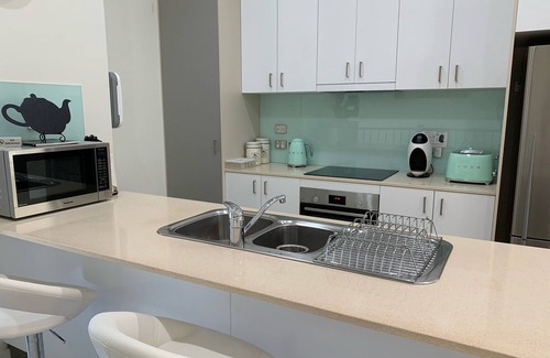 Urangan House | OCEANFRONT LUXURY TOWNHOUSE OPPOSITE THE BEST BEACH IN HERVEY BAY!
