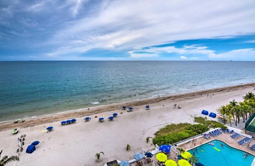 Galt Mile Apartment | Oceanfront Luxury 2and2 Condo with Amazing Views!
