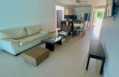 Zona Norte Villa | Oceanfront Mansion With Pool 3