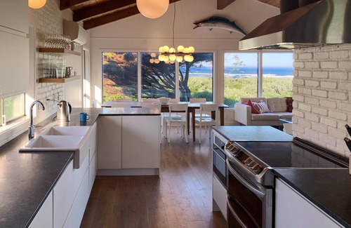 Neahkahnie Beach Cabin | Oceanfront Modern Manzanita Lodge