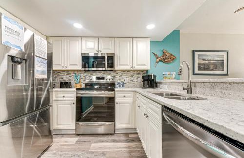 Crescent Beach Apartment | Oceanfront North Myrtle Beach Gem Pools Access!