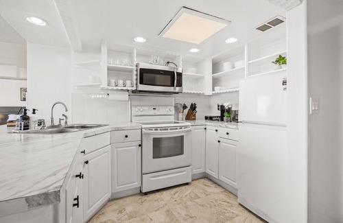 Waikiki Apartment | Oceanfront Oasis In Ilikai Hotel 1 Bedroom Apts