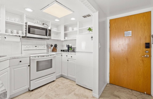 Waikiki Apartment | Oceanfront Oasis In Ilikai Hotel 1 Bedroom Apts
