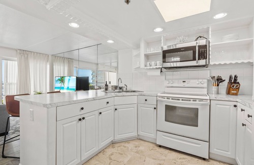 Waikiki Apartment | Oceanfront Oasis In Ilikai Hotel 1 Bedroom Apts