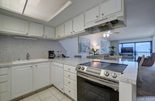 Corpus Christi Condo | Oceanfront Oasis: 2-Bedroom Condo Steps from the Sand!