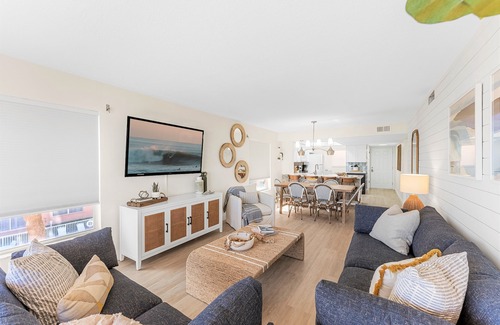 Cocoa Beach Condo | Oceanfront Oasis w/2 Balconies & Steps to Downtown!