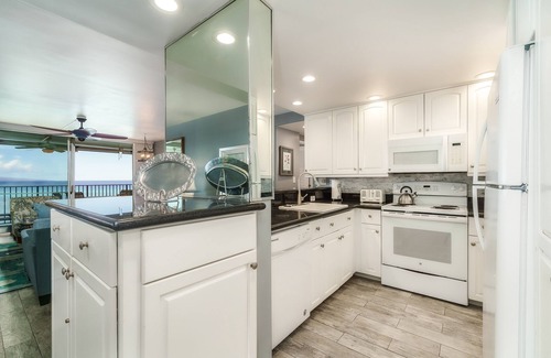 Kahana Condo | Oceanfront Oasis with Stunning Sunset View, Shared Pool, and Free WiFi