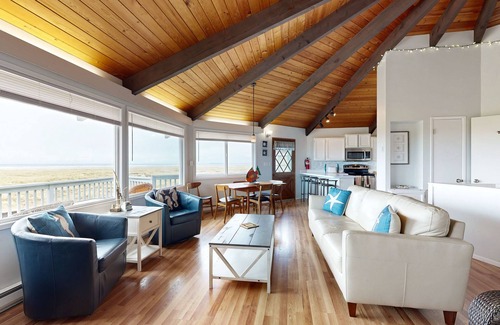 Seaside House | Oceanfront octagon house with panoramic water views, WiFi, & washer/dryer