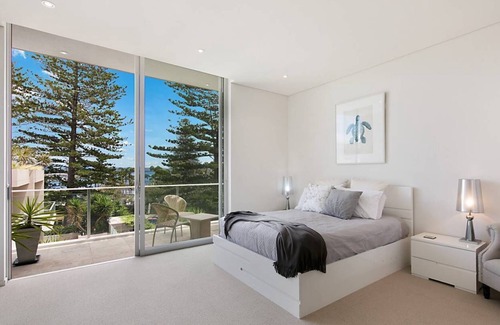 The Entrance North Apartment | Oceanfront Penthouse, Stylish and Luxurious.