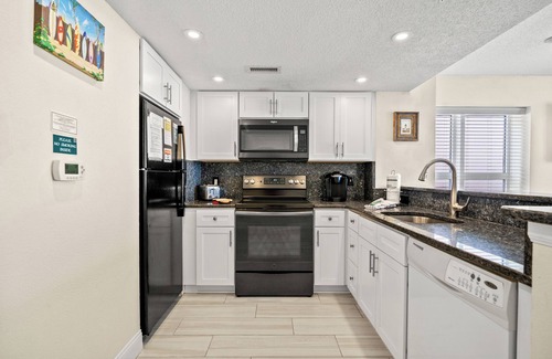 Crescent Beach Condo | Oceanfront Penthouse, corner unit, lots of amenities+Free Attraction Tickets!